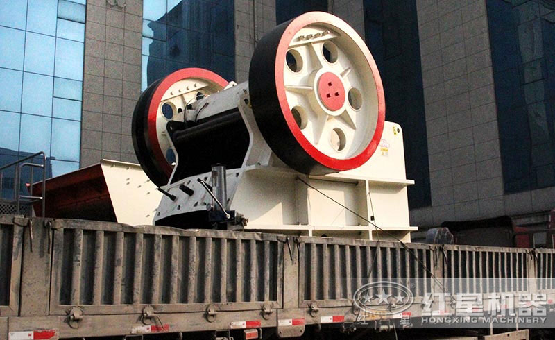 客戶顎式破碎機(jī)發(fā)貨現(xiàn)場
