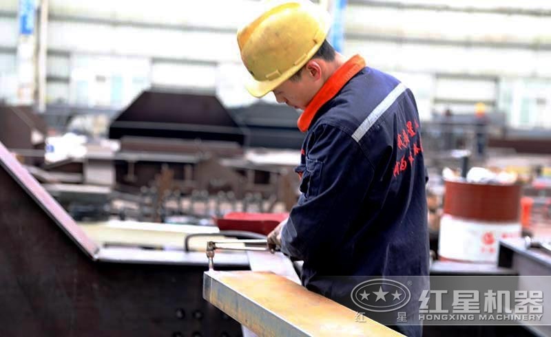 紅星機(jī)器技術(shù)人員工作車(chē)間現(xiàn)場(chǎng)