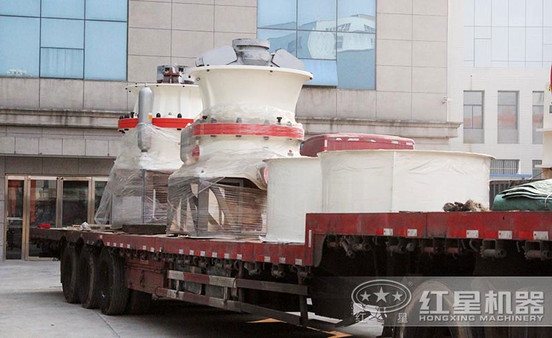 客戶圓錐破碎機(jī)裝車發(fā)貨現(xiàn)場(chǎng)