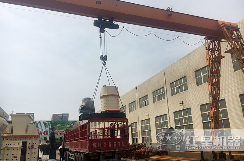 客戶訂購的復合式制砂機裝車現(xiàn)場